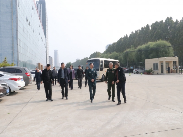 縣委常委、縣人武部部長及濟(jì)寧市軍分區(qū)調(diào)研小組到我公司調(diào)研產(chǎn)業(yè)融合