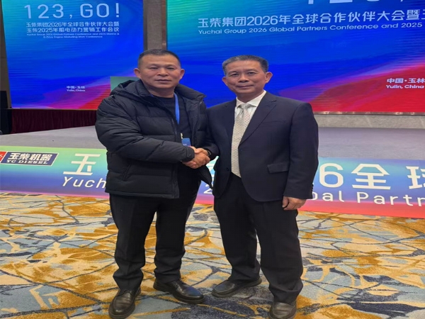 公司總經(jīng)理與玉柴船電總經(jīng)理親切交流